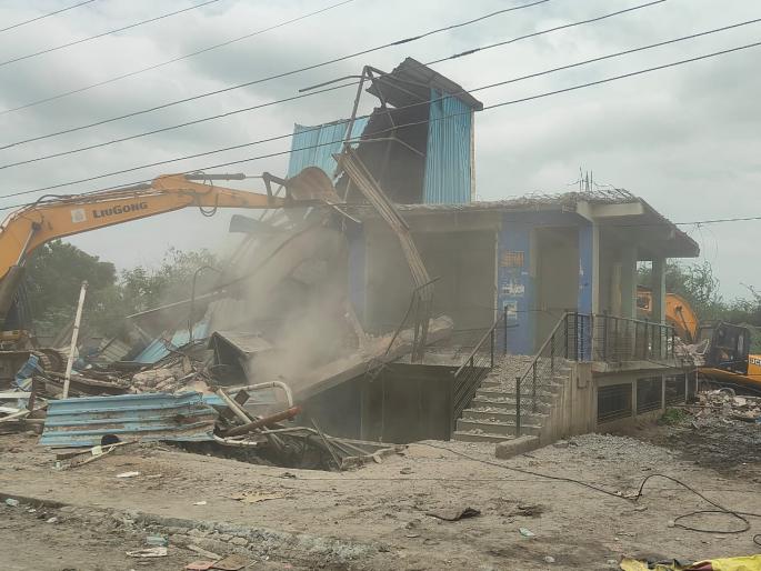 Municipal Corporation demolishes 4,000 properties in Chhatrapati Sambhaji Nagar; Now marches towards government offices, religious places | महापालिकेने ४ हजार मालमत्ता पाडल्या; आता मोर्चा सरकारी कार्यालय, धार्मिक स्थळांकडे Municipal Corporation demolishes 4,000 properties in Chhatrapati Sambhaji Nagar; Now marches towards government offices, religious places | महापालिकेने ४ हजार मालमत्ता पाडल्या; आता मोर्चा सरकारी कार्यालय, धार्मिक स्थळांकडे