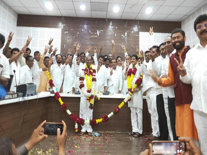 Jalna ZP is in Mahavikas aghadi's hand; Wankhede elected unopposed as president of ZP | जालना झेडपी महाविकास आघाडीच्या हाती; अध्यक्षपदी वानखेडे तर उपाध्यक्षपदी पवार यांची बिनविरोध निवड Jalna ZP is in Mahavikas aghadi's hand; Wankhede elected unopposed as president of ZP | जालना झेडपी महाविकास आघाडीच्या हाती; अध्यक्षपदी वानखेडे तर उपाध्यक्षपदी पवार यांची बिनविरोध निवड