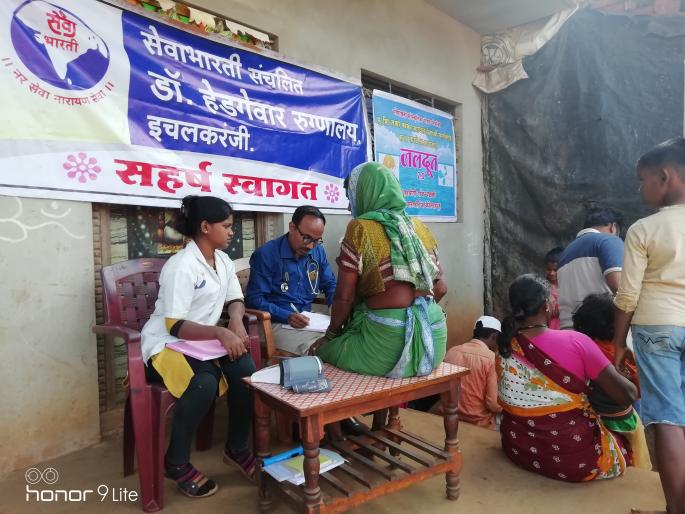 Patients in the ancestral area took advantage of the moving hospital | वाड्यावस्त्यांमधील रुग्णांनी घेतला फिरत्या रुग्णालयाचा लाभ