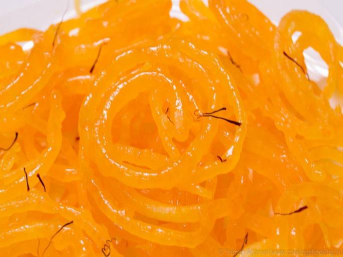 The devotees visit the family to eat specially the Jalebi | खास जिलेबी खाण्यासाठी कुटुंबासह येतात या यात्रेत भाविक The devotees visit the family to eat specially the Jalebi | खास जिलेबी खाण्यासाठी कुटुंबासह येतात या यात्रेत भाविक