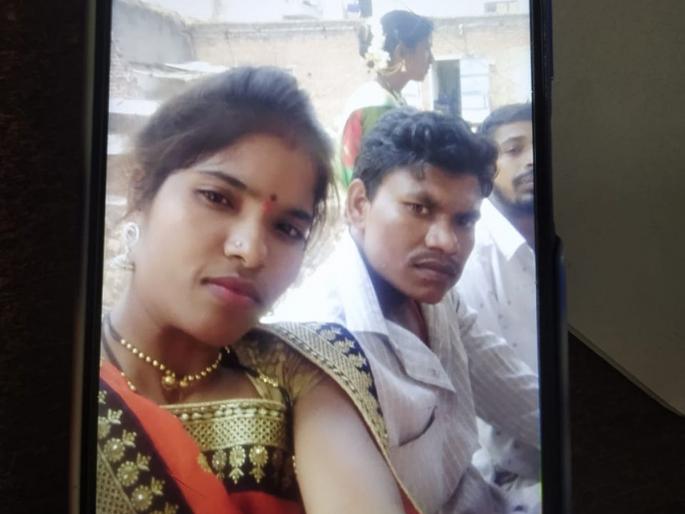 Two-wheeler collided with unknown vehicle, couple killed, child saved in Jalgaon | दुचाकीला अज्ञात वाहनाची धडक, दाम्पत्य ठार, चिमुरडा बचावला! Two-wheeler collided with unknown vehicle, couple killed, child saved in Jalgaon | दुचाकीला अज्ञात वाहनाची धडक, दाम्पत्य ठार, चिमुरडा बचावला!