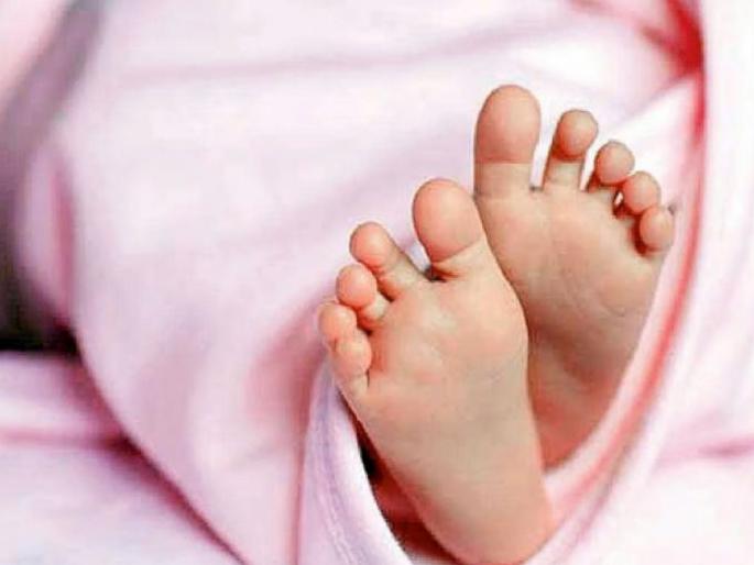 Four year old dies after being spilled with hot water in Jalgaon | जळगावात गरम पाण्याने भाजल्यामुळे चिमुकल्याचा दुर्दैवी मृत्यू; 'कांदेपोहे' खाण्याचा हट्ट जीवावर बेतला Four year old dies after being spilled with hot water in Jalgaon | जळगावात गरम पाण्याने भाजल्यामुळे चिमुकल्याचा दुर्दैवी मृत्यू; 'कांदेपोहे' खाण्याचा हट्ट जीवावर बेतला