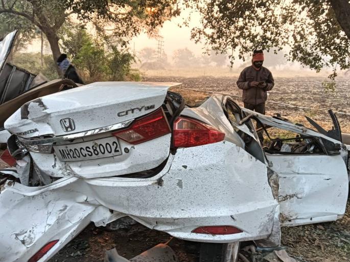 Car crashes into tree in horrific accident! Three youths killed, incident in Jalgaon district | कार झाडावर आदळून भीषण अपघात! तीन तरुण ठार,जळगाव जिल्ह्यातील घटना