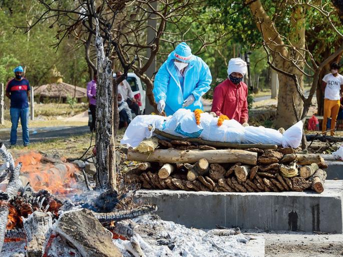 To survive in a hospital, one has to pay for a funeral even after death | जगण्यासाठी रुग्णालयात; तर मरणानंतरही अंत्यसंस्कारासाठी मोजावे लागताहेत पैसे To survive in a hospital, one has to pay for a funeral even after death | जगण्यासाठी रुग्णालयात; तर मरणानंतरही अंत्यसंस्कारासाठी मोजावे लागताहेत पैसे