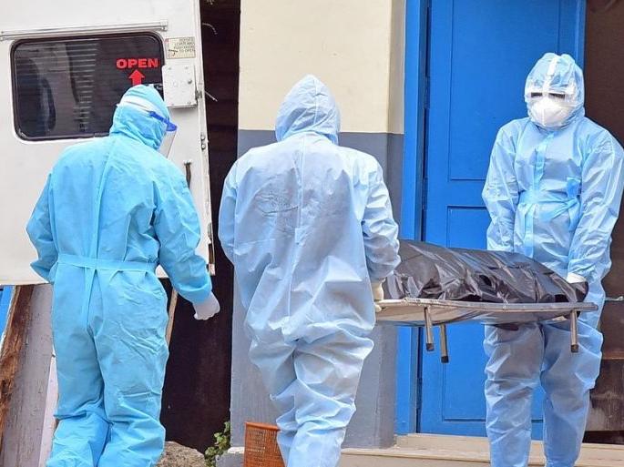 Shocking ... Three members of the same family die from corona | धक्कादायक...एकाच कुटुंबातील तिघांचा कोरोनाने मृत्यू Shocking ... Three members of the same family die from corona | धक्कादायक...एकाच कुटुंबातील तिघांचा कोरोनाने मृत्यू