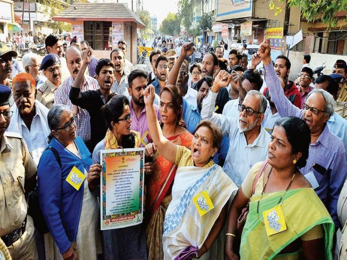 Jalgaon: Even before the Constituent Assembly, 41 people have been arrested, arrested for demolition of rights | जळगाव : संविधान मेळाव्यापूर्वीच ४१ जणांना अटक, लोकशाही हक्कांवर गदा आणल्याचा आरोप Jalgaon: Even before the Constituent Assembly, 41 people have been arrested, arrested for demolition of rights | जळगाव : संविधान मेळाव्यापूर्वीच ४१ जणांना अटक, लोकशाही हक्कांवर गदा आणल्याचा आरोप