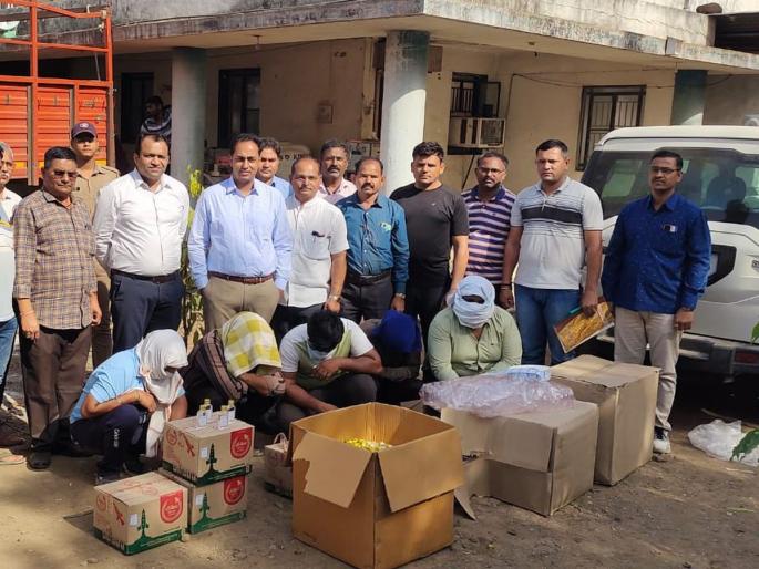Jalgaon: Production of fake country liquor in the name of soft drink, 45000 sealed bottles worth Rs 76 lakh seized, five arrested | Jalgaon: शीतपेयाच्या नावाखाली बनावट देशी दारूची निर्मिती, ७६ लाखांचा मुद्देमाल जप्त, ५ जणांना अटक Jalgaon: Production of fake country liquor in the name of soft drink, 45000 sealed bottles worth Rs 76 lakh seized, five arrested | Jalgaon: शीतपेयाच्या नावाखाली बनावट देशी दारूची निर्मिती, ७६ लाखांचा मुद्देमाल जप्त, ५ जणांना अटक