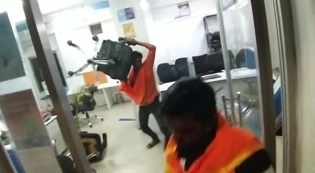 prathamesh pawar head of amalner taluka of Shinde group has been charged with robbery | शिंदे गटाचे अमळनेर तालुकाप्रमुख प्रथमेश पवारांवर दरोड्याचा गुन्हा!