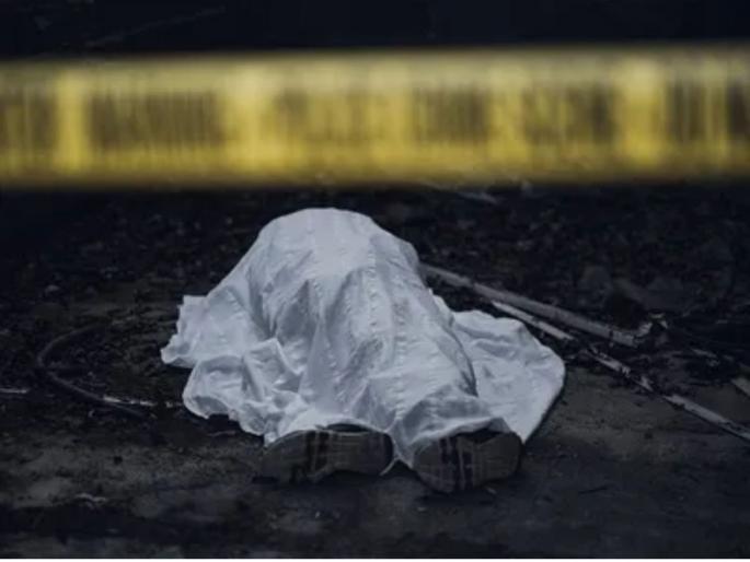 Jalgaon: She came for her wedding anniversary and found her husband's body as soon as she set foot in the house | जळगाव: लग्नाच्या वाढदिवसासाठी माहेरावरून आली अन् घरात पाय ठेवताच दिसला पतीचा मृतदेह Jalgaon: She came for her wedding anniversary and found her husband's body as soon as she set foot in the house | जळगाव: लग्नाच्या वाढदिवसासाठी माहेरावरून आली अन् घरात पाय ठेवताच दिसला पतीचा मृतदेह