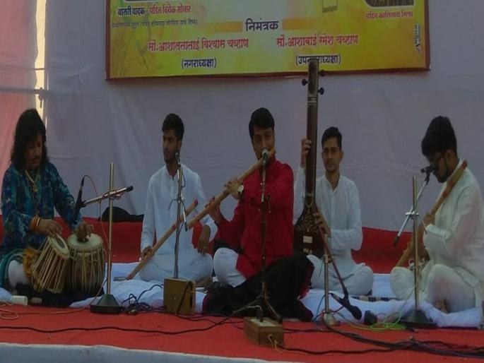 diwali pahat in chalisgaon jalgaon | चाळीसगावकरांची पाडवा पहाट निनादली स्वर-तालाने diwali pahat in chalisgaon jalgaon | चाळीसगावकरांची पाडवा पहाट निनादली स्वर-तालाने