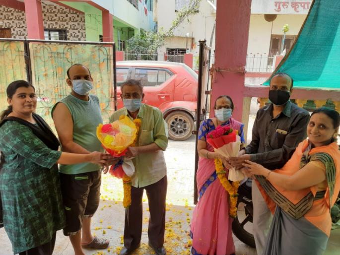 7 family members win over coronavirus including 73 years old father in Jalgaon | Coronavirus: तीस वर्षांपासून मधुमेह, अस्थमा, बायपास शस्त्रक्रिया...पण कोरोनावर जिद्दीने केली मात! 7 family members win over coronavirus including 73 years old father in Jalgaon | Coronavirus: तीस वर्षांपासून मधुमेह, अस्थमा, बायपास शस्त्रक्रिया...पण कोरोनावर जिद्दीने केली मात!