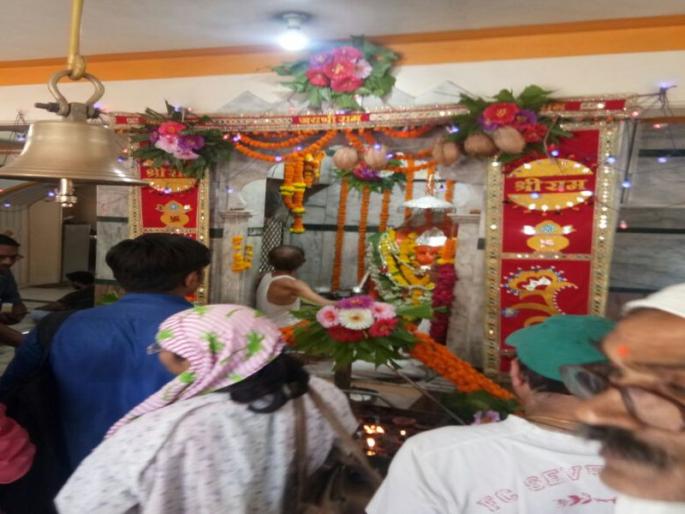 Jalgaon Hanuman Janmotsav | जळगावात हनुमान जन्मोत्सवाचा उत्साह, अवचित हनुमान मंदिर येथे ७०० किलोचा प्रसाद वाटप Jalgaon Hanuman Janmotsav | जळगावात हनुमान जन्मोत्सवाचा उत्साह, अवचित हनुमान मंदिर येथे ७०० किलोचा प्रसाद वाटप