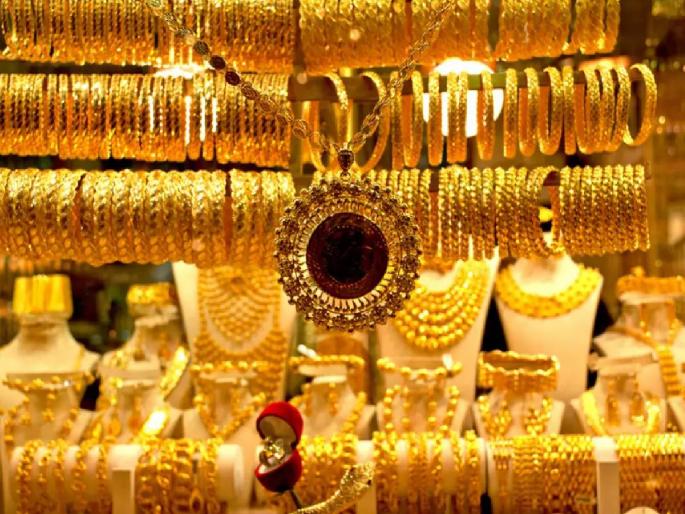 Gold steps on the eve of Akshaya Tritiya! Prices down by Rs 400: Silver also cheaper by Rs 600 | अक्षय्य तृतीयेच्या पूर्वसंध्येला पावले सोने! ४०० रुपयांनी घसरले दर : चांदीही ६०० रुपयांनी स्वस्त Gold steps on the eve of Akshaya Tritiya! Prices down by Rs 400: Silver also cheaper by Rs 600 | अक्षय्य तृतीयेच्या पूर्वसंध्येला पावले सोने! ४०० रुपयांनी घसरले दर : चांदीही ६०० रुपयांनी स्वस्त