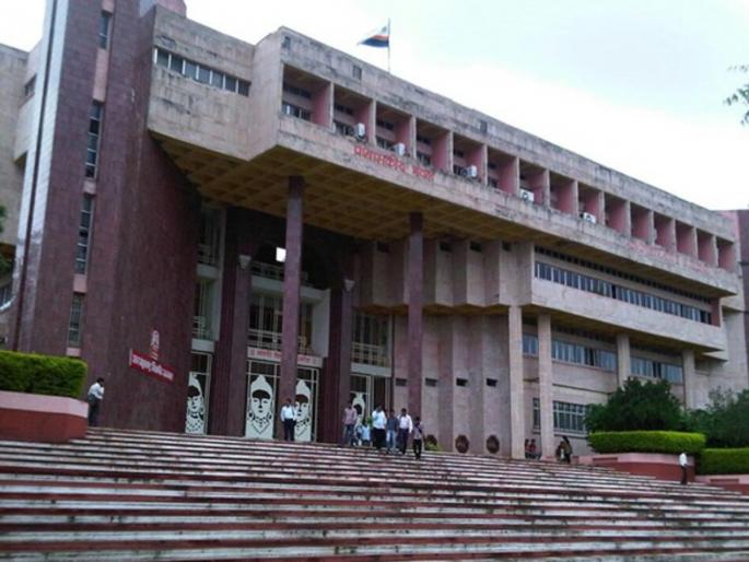 University of Jalgaon's claim the copy of the exam decreased | जळगावच्या विद्यापीठाचा दावा, परीक्षेतील कॉपी घटली! University of Jalgaon's claim the copy of the exam decreased | जळगावच्या विद्यापीठाचा दावा, परीक्षेतील कॉपी घटली!