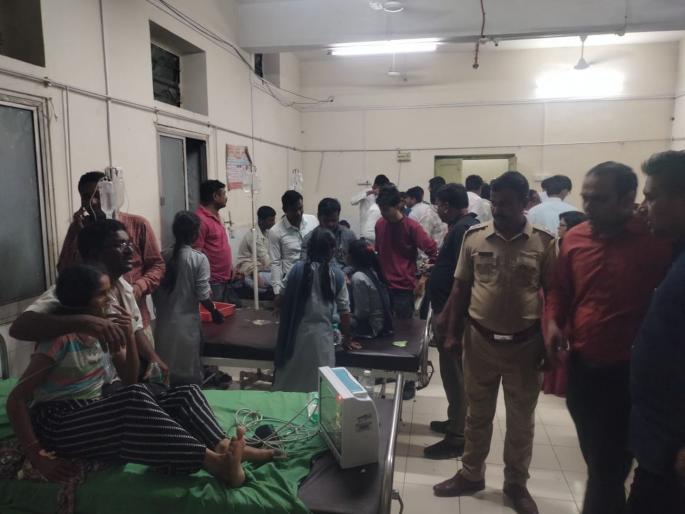 70 students poisoned after Bhandara's meal, an incident in Jalgaon district | भंडाऱ्याच्या जेवणानंतर ७० विद्यार्थ्यांना विषबाधा, जळगाव जिल्ह्यातील घटना 70 students poisoned after Bhandara's meal, an incident in Jalgaon district | भंडाऱ्याच्या जेवणानंतर ७० विद्यार्थ्यांना विषबाधा, जळगाव जिल्ह्यातील घटना