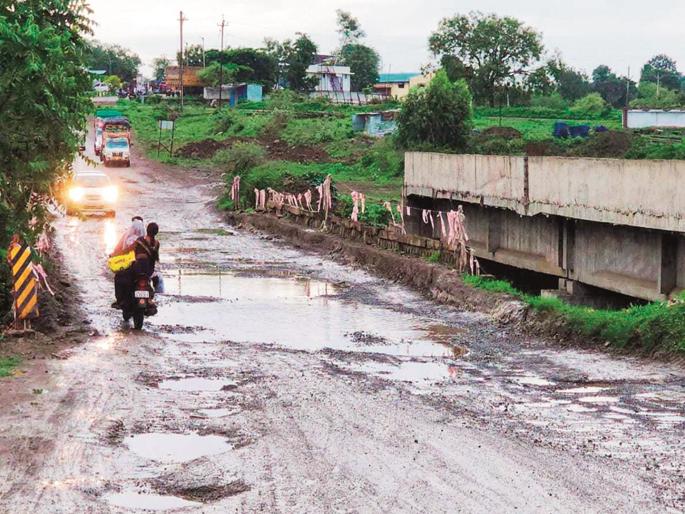 Inadequate air services, poor condition of Ajanta Road, how will tourists increase in Chhatrapati Sambhajinagar? | अपुरी विमानसेवा, अजिंठा रोडची दुरवस्था, छत्रपती संभाजीनगरात पर्यटक वाढणार कसे ? Inadequate air services, poor condition of Ajanta Road, how will tourists increase in Chhatrapati Sambhajinagar? | अपुरी विमानसेवा, अजिंठा रोडची दुरवस्था, छत्रपती संभाजीनगरात पर्यटक वाढणार कसे ?