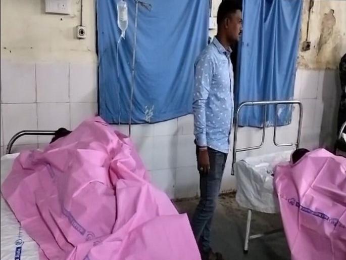 Jalgaon pushpak -benglurur train accident: 3 women, 5 men among 12 dead identified | जळगाव रेल्वे दुर्घटना: १२ मृतांमध्ये ३ महिला, पाच जणांची ओळख पटली Jalgaon pushpak -benglurur train accident: 3 women, 5 men among 12 dead identified | जळगाव रेल्वे दुर्घटना: १२ मृतांमध्ये ३ महिला, पाच जणांची ओळख पटली