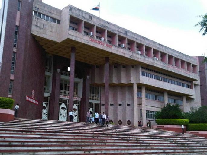 The university has accused the professors' union of encroaching on the professors | विद्यापीठाकडून प्राध्यापकांना वेठीस धरण्याचे काम, प्राध्यापक संघटनेचा आरोप The university has accused the professors' union of encroaching on the professors | विद्यापीठाकडून प्राध्यापकांना वेठीस धरण्याचे काम, प्राध्यापक संघटनेचा आरोप