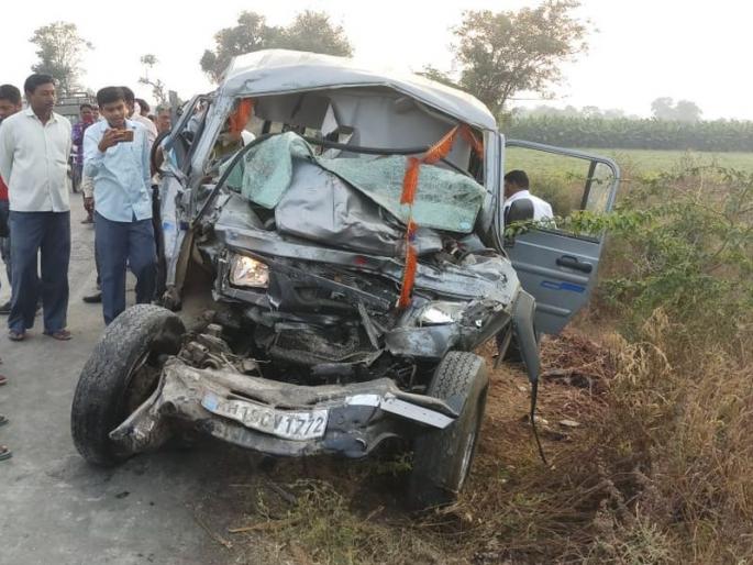 At least 10 people were killed in a road accident on the burhanpur ankleshwar national highway | जळगावमध्ये बऱ्हाणपूर-अंकलेश्वर महामार्गावर भीषण अपघात, 10 जण ठार At least 10 people were killed in a road accident on the burhanpur ankleshwar national highway | जळगावमध्ये बऱ्हाणपूर-अंकलेश्वर महामार्गावर भीषण अपघात, 10 जण ठार