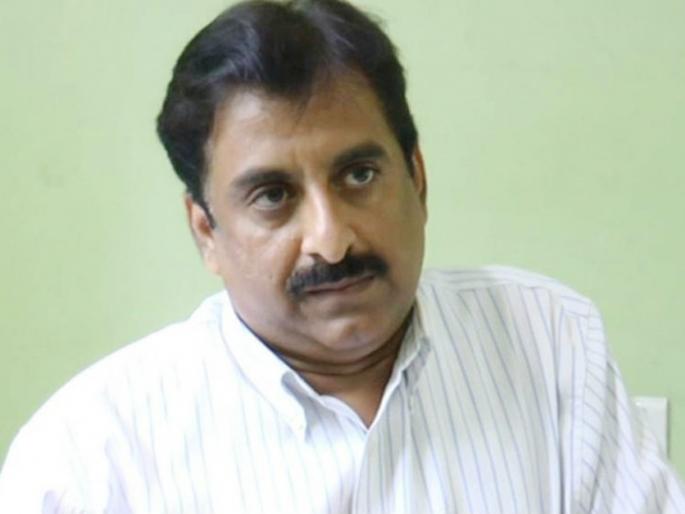 People gave letters to the Collector; MP Jalil is missing | खासदार जलील यांच्यापर्यंत आमच्या वेदना पोहोचवाव्यात; जिल्हाधिकाऱ्यांना निवेदन People gave letters to the Collector; MP Jalil is missing | खासदार जलील यांच्यापर्यंत आमच्या वेदना पोहोचवाव्यात; जिल्हाधिकाऱ्यांना निवेदन