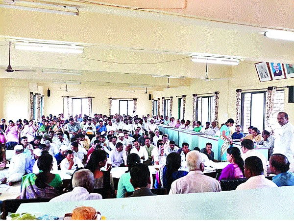 Now called 'Call to Action' initiative for the work, Water Foundation: 75 thousand water-borne companies participate | श्रमदानासाठी आता ‘कॉल टू अॅक्शन’ उपक्रम पाणी फाउंडेशन : ७५ हजार जलमित्रांचा सहभाग Now called 'Call to Action' initiative for the work, Water Foundation: 75 thousand water-borne companies participate | श्रमदानासाठी आता ‘कॉल टू अॅक्शन’ उपक्रम पाणी फाउंडेशन : ७५ हजार जलमित्रांचा सहभाग