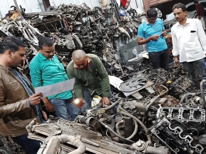lakhs of rupees worth of stolen vehicles seized in Jalna | जालन्यात चोरीच्या वाहनांचे लाखों रुपयांचे सुट्टे भाग जप्त lakhs of rupees worth of stolen vehicles seized in Jalna | जालन्यात चोरीच्या वाहनांचे लाखों रुपयांचे सुट्टे भाग जप्त