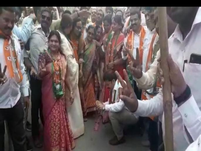 Jalosh in Jalgaon district | जळगाव जिल्ह्यात जल्लोष
