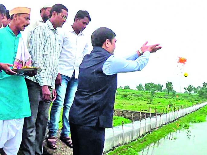 Water worship at Kolhe in Pachora taluka | पाचोरा तालुक्यातील कोल्हे येथे जलपूजन Water worship at Kolhe in Pachora taluka | पाचोरा तालुक्यातील कोल्हे येथे जलपूजन