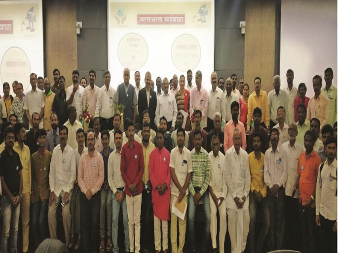 Stop the export of water from the village; Resolution in state's first water saving workshop | गावागावातून होणारी पाण्याची निर्यात थांबवा; राज्यातील पहिल्या जलसाक्षर कार्यशाळेत संकल्प  Stop the export of water from the village; Resolution in state's first water saving workshop | गावागावातून होणारी पाण्याची निर्यात थांबवा; राज्यातील पहिल्या जलसाक्षर कार्यशाळेत संकल्प