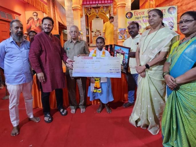 Kalyan Swimmer Alpa Jagtap gets Rs 10 000 help from Thackeray group | कल्याण : जलतरणपटू अल्पा जगताप हिला ठाकरे गटाकडून १० हजार रुपयांची मदत Kalyan Swimmer Alpa Jagtap gets Rs 10 000 help from Thackeray group | कल्याण : जलतरणपटू अल्पा जगताप हिला ठाकरे गटाकडून १० हजार रुपयांची मदत