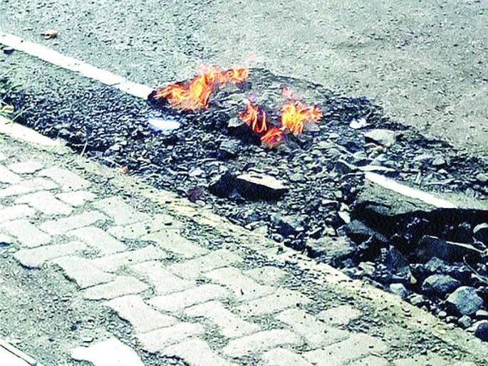 Fire underground in Nerul | नेरुळमध्ये भूमिगत विद्युत वाहिनीला आग Fire underground in Nerul | नेरुळमध्ये भूमिगत विद्युत वाहिनीला आग