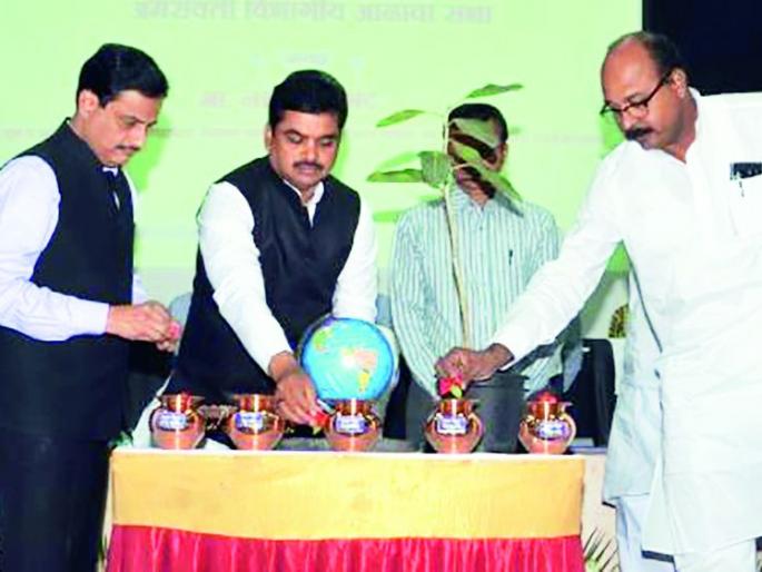 Will be responsible for the system's incomplete work! | ‘जलयुक्त’च्या अपूर्ण कामांसाठी यंत्रणेला जबाबदार धरणार! Will be responsible for the system's incomplete work! | ‘जलयुक्त’च्या अपूर्ण कामांसाठी यंत्रणेला जबाबदार धरणार!