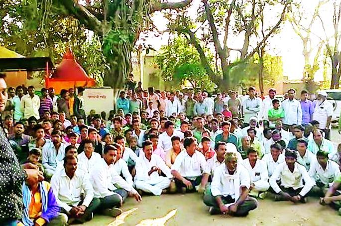 Filing of molestation complaint against Sarpanch of Jamb in Buldhana district | बुलडाणा जिल्हय़ातील जांब येथील सरपंचाविरोधात विनयभंगाचा गुन्हा दाखल  Filing of molestation complaint against Sarpanch of Jamb in Buldhana district | बुलडाणा जिल्हय़ातील जांब येथील सरपंचाविरोधात विनयभंगाचा गुन्हा दाखल