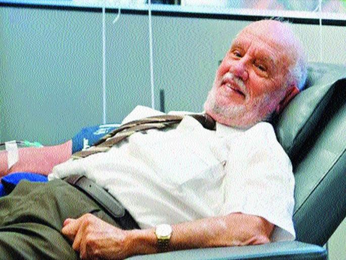 Lives of 20 lakh children; Blood donation of 1,100 times in 63 years! | तब्बल २० लाख मुलांना जीवनदान; ६३ वर्षांत १,१०० वेळा रक्तदान! Lives of 20 lakh children; Blood donation of 1,100 times in 63 years! | तब्बल २० लाख मुलांना जीवनदान; ६३ वर्षांत १,१०० वेळा रक्तदान!