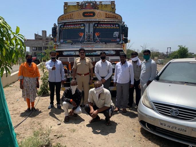 Caught rationing rice truck in Jamkhed; Two arrested | जामखेडमध्ये रेशनिंगच्या तांदुळाचा ट्रक पकडला; दोन जणांना अटक Caught rationing rice truck in Jamkhed; Two arrested | जामखेडमध्ये रेशनिंगच्या तांदुळाचा ट्रक पकडला; दोन जणांना अटक