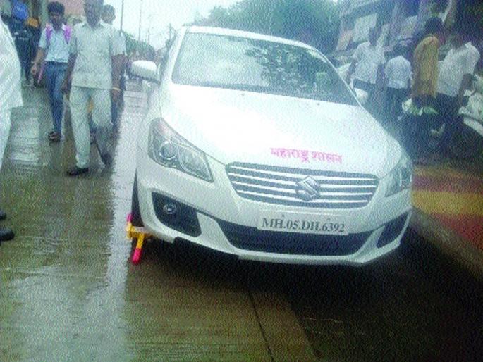 Nagar Panchayat's Jammer | नगराध्यक्षांच्याच गाडीला नगरपंचायतीचा जॅमर Nagar Panchayat's Jammer | नगराध्यक्षांच्याच गाडीला नगरपंचायतीचा जॅमर