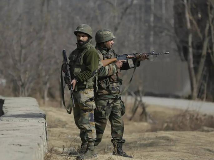 Major combing operation in Kashmir, more than 446 people helping terrorists arrested | काश्मीरमध्ये मोठे कोंबिंग ऑपरेशन, दहशतवाद्यांना मदत करणाऱ्या ४४६ पेक्षा जास्त लोकांना घेतले ताब्यात Major combing operation in Kashmir, more than 446 people helping terrorists arrested | काश्मीरमध्ये मोठे कोंबिंग ऑपरेशन, दहशतवाद्यांना मदत करणाऱ्या ४४६ पेक्षा जास्त लोकांना घेतले ताब्यात