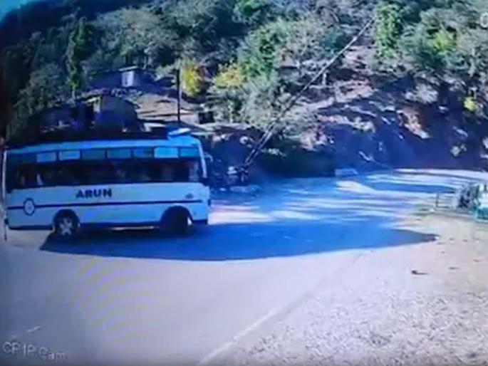 Reasi Terror Attack News: The driver showed caution when the terrorists were firing, otherwise more passengers would have lost their lives | दहशतवादी तुफान गोळीबार करत असताना ड्रायव्हरनं दाखवलं प्रसंगावधान, अन्यथा आणखी प्रवाशांचे गेले असते प्राण