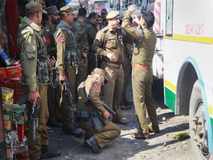 Jammu bomb blast from child for 50 thousand rupees | ५० हजार देऊन मुलाकडून जम्मूत बॉम्बस्फोट Jammu bomb blast from child for 50 thousand rupees | ५० हजार देऊन मुलाकडून जम्मूत बॉम्बस्फोट