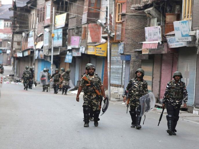 Normal transactions in the Kashmir Valley are disrupted | काश्मीर खोऱ्यात सामान्य व्यवहार विस्कळीतच Normal transactions in the Kashmir Valley are disrupted | काश्मीर खोऱ्यात सामान्य व्यवहार विस्कळीतच