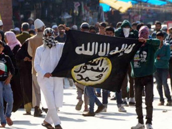 pro islamic state slogans at funeral of slain terrorist in Jammu Kashmir | काश्मीरमध्ये दहशतवाद्याच्या अंत्ययात्रेत ISIS च्या समर्थनार्थ घोषणाबाजी pro islamic state slogans at funeral of slain terrorist in Jammu Kashmir | काश्मीरमध्ये दहशतवाद्याच्या अंत्ययात्रेत ISIS च्या समर्थनार्थ घोषणाबाजी