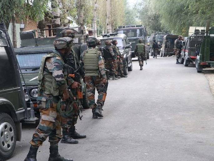 Encounter with terrorists in Anantnag, two army personnel martyred, three injured | अनंतनागमध्ये दहशतवाद्यांसोबत चकमक, लष्कराच्या दोन जवानांना वीरमरण, तीन जण जखमी Encounter with terrorists in Anantnag, two army personnel martyred, three injured | अनंतनागमध्ये दहशतवाद्यांसोबत चकमक, लष्कराच्या दोन जवानांना वीरमरण, तीन जण जखमी