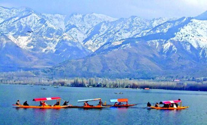 Open market in Srinagar crowds again | श्रीनगरमधील खुल्या बाजारात पुन्हा गर्दी Open market in Srinagar crowds again | श्रीनगरमधील खुल्या बाजारात पुन्हा गर्दी