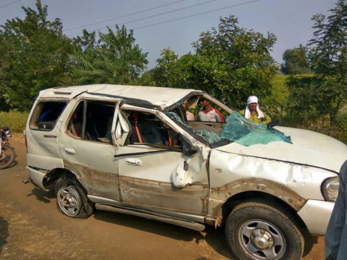 driver killed in four-wheeler accident | मोताळ्याजवळ चारचाकी वाहन पलटल्याने जामनेरचा चालक ठार