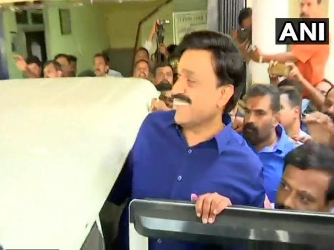 BJP leader Janardhana Reddy arrested in connection with 600 crores scam | 600 कोटींच्या घोटाळ्या प्रकरणी कर्नाटकमधील भाजपा नेते जनार्दन रेड्डी यांना अटक BJP leader Janardhana Reddy arrested in connection with 600 crores scam | 600 कोटींच्या घोटाळ्या प्रकरणी कर्नाटकमधील भाजपा नेते जनार्दन रेड्डी यांना अटक