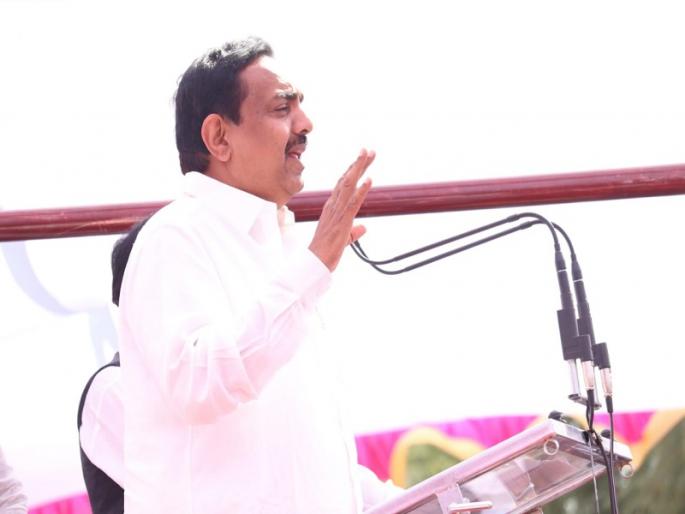 To get the municipality, Mahajan is going through a bag of money - Jayant Patil | पालिका ताब्यात घेण्यासाठी महाजन पैशाच्या बॅगा घेऊन फिरताहेत - जयंत पाटील To get the municipality, Mahajan is going through a bag of money - Jayant Patil | पालिका ताब्यात घेण्यासाठी महाजन पैशाच्या बॅगा घेऊन फिरताहेत - जयंत पाटील