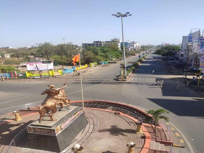 coronavirus: no vehicles on roads in Latur; everyone is in home | coronavirus : लातुरातील रस्ते निर्मनुष्य; एकानेही ओलांडला नाही घराचा उंबरठा coronavirus: no vehicles on roads in Latur; everyone is in home | coronavirus : लातुरातील रस्ते निर्मनुष्य; एकानेही ओलांडला नाही घराचा उंबरठा