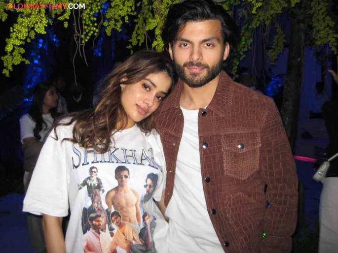 Janhvi Kapoor openly expressed her love on Shikhar Pahariya, wore a T-shirt with her boyfriend's name on it | जान्हवी कपूरनं खुल्लमखुल्ला शिखर पहाडियावर व्यक्त केलं प्रेम, बॉयफ्रेंडच्या नावाचं परिधान केलं टीशर्ट Janhvi Kapoor openly expressed her love on Shikhar Pahariya, wore a T-shirt with her boyfriend's name on it | जान्हवी कपूरनं खुल्लमखुल्ला शिखर पहाडियावर व्यक्त केलं प्रेम, बॉयफ्रेंडच्या नावाचं परिधान केलं टीशर्ट