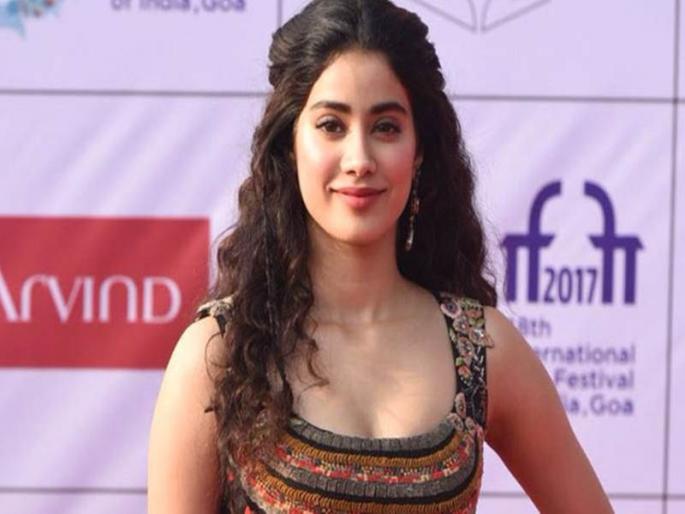 Actress Jhanvi Kapoor first photoshoot for vogue | पहिल्यांदाच मॅगझिन कव्हरवर झळकली जान्हवी, फारच खास आहे तिचा अंदाज Actress Jhanvi Kapoor first photoshoot for vogue | पहिल्यांदाच मॅगझिन कव्हरवर झळकली जान्हवी, फारच खास आहे तिचा अंदाज