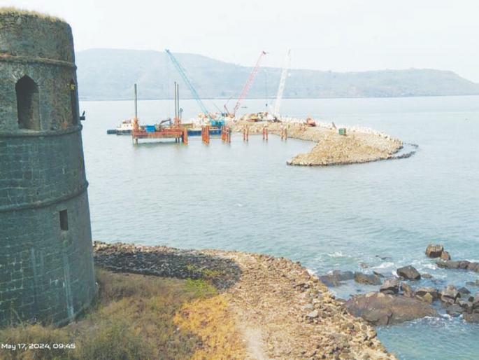 The stalled Janjira Jetty finally gets a chance; likely to open on April 1 | रखडलेल्या जंजिरा जेट्टीला अखेर मिळाला मुहूर्त; १ एप्रिलला खुली होण्याची शक्यता The stalled Janjira Jetty finally gets a chance; likely to open on April 1 | रखडलेल्या जंजिरा जेट्टीला अखेर मिळाला मुहूर्त; १ एप्रिलला खुली होण्याची शक्यता